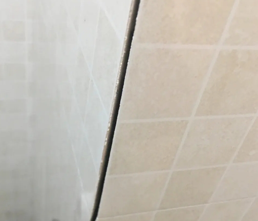 文圣瓷砖空鼓维修公司分享阳台瓷砖脱落的修复过程可以分为以下几个步骤